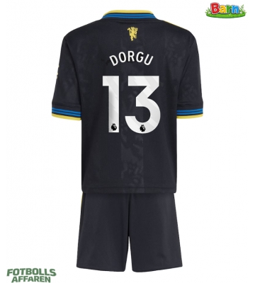 Manchester United Patrick Dorgu #13 Tredjeställ Barn 2025-26 Kortärmad (+ Korta byxor)